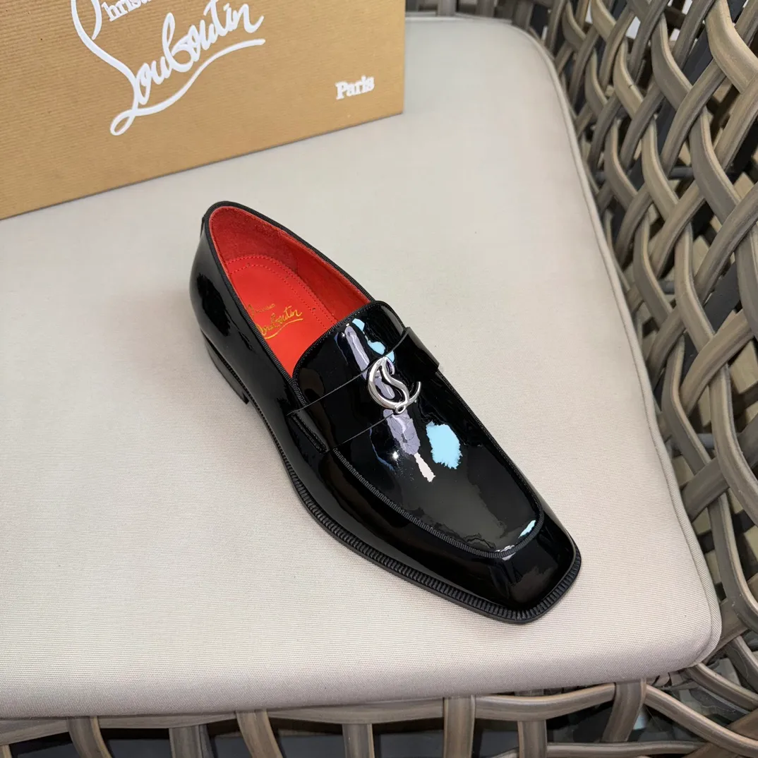 [CL red-soled shoes] Top P: 1020💰 Size 39-44 (⚠️38.45.46 custom-made, non-refundable and non-exchangeable) 🆑High-end men's business formal leather shoes, classic red-soled shoes | Fabric: Original imported first-layer cowhide, iconic rivet decoration | Lining: water-dyed cowhide lining Outsole: red cowhide outsole imported from Italy Brand: Christia*.Loubouti* 🆑 High-end men's business dress shoes | classic red soled shoes | Upper: original imported first layer cowhide iconic rivet decoration | Linning: Water dyed cow skin inner Outsole: red cowhide outsole imported from Italy Size: 39-44 (38.45.46 customized) Brand: Christia*.Loubouti*